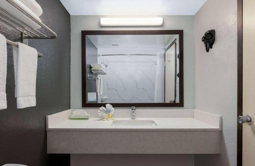 Grand Prairie Hotel | Super 8 by Wyndham Grand Prairie North