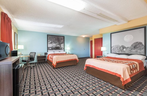 Dupont Hotel | Super 8 by Wyndham Henderson North East Denver