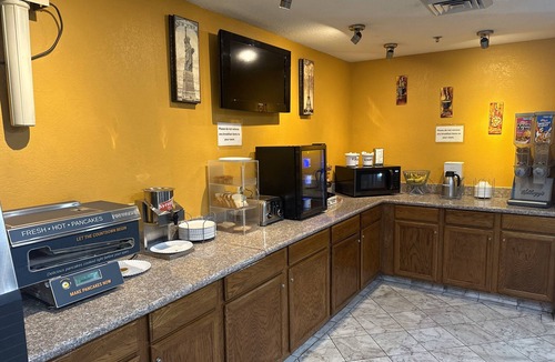 Irving Hotel | Super 8 by Wyndham Irving DFW Airport/South