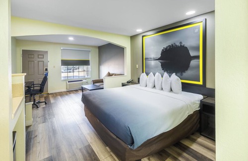 Greater Belhaven Hotel | Super 8 by Wyndham Jackson MS Near the Fairgrounds