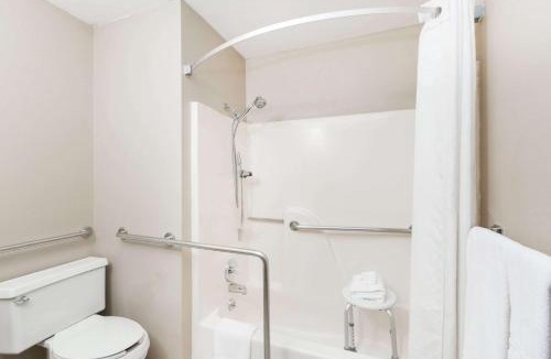 Manhattan Hotel | Super 8 by Wyndham Manhattan KS