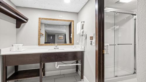 Norman Hotel | Super 8 by Wyndham Norman West OK