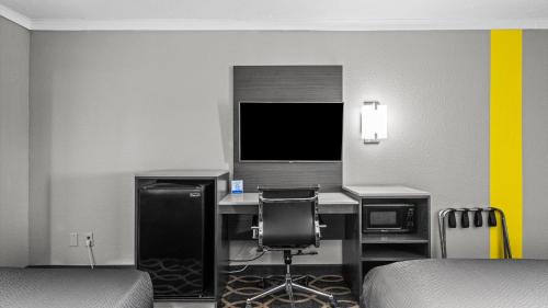 Norman Hotel | Super 8 by Wyndham Norman West OK