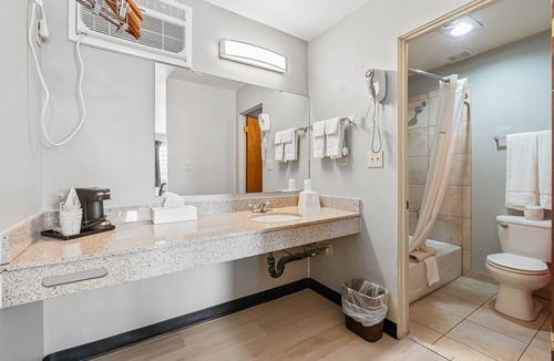 Ontario Hotel | Super 8 by Wyndham Ontario