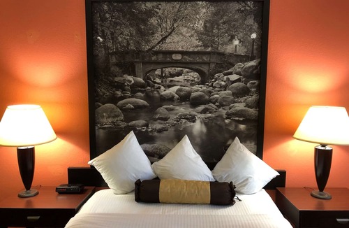 Ontario Hotel | Super 8 by Wyndham Ontario