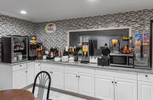 Rock Port Hotel | Super 8 by Wyndham Rock Port MO