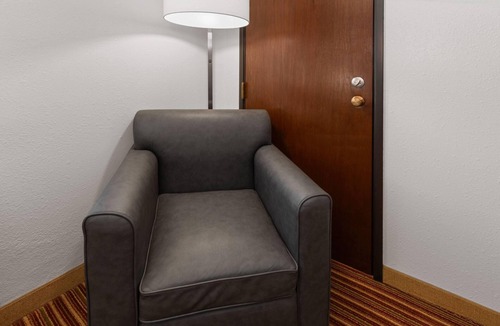 Rock Port Hotel | Super 8 by Wyndham Rock Port MO