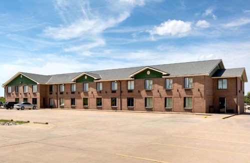 Salina Hotel | Super 8 by Wyndham Salina I-70