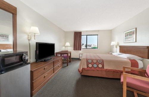 Smithville Hotel | Super 8 by Wyndham Smithville Kansas City