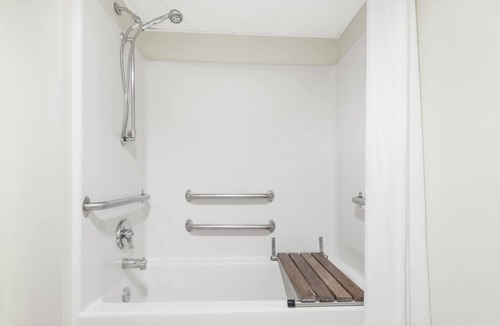 Smithville Hotel | Super 8 by Wyndham Smithville/Kansas City