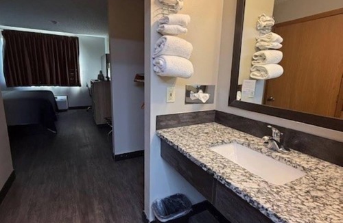 Smithville Hotel | Super 8 by Wyndham Smithville/Kansas City