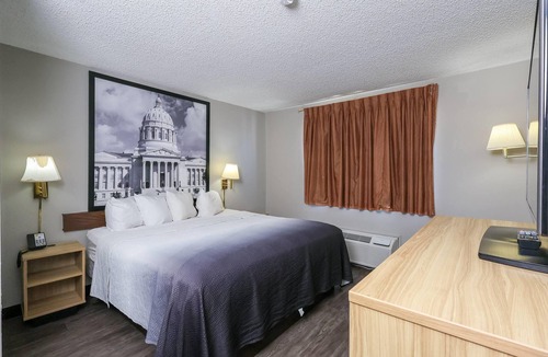 Smithville Hotel | Super 8 by Wyndham Smithville/Kansas City