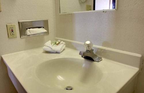 Manhattan Hotel | Super 8 Kansas Double Queen Studio w/Breakfast