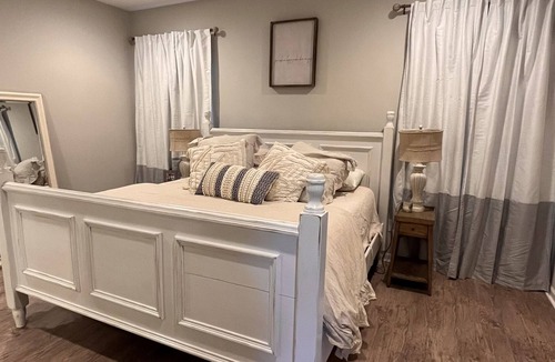 Oxford House | Super cute 2 br/2 bath house 5 minutes from Oxford Square