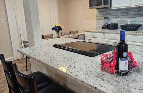 Fort Worth House | SUPERHOST. Luxury home in Haltom City! Baby Crib,Near Lake, Parks &Golf course
