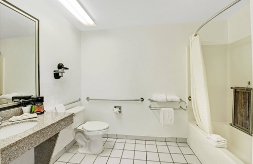 North San Antonio - SAT Hotel | SureStay Plus by Best Western San Antonio Airport