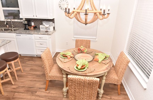 Surfside Beach House | Surfside Freeport Beach HouseOcean&BayViews,stepsfromtheOcean! SnowBirds Welcome