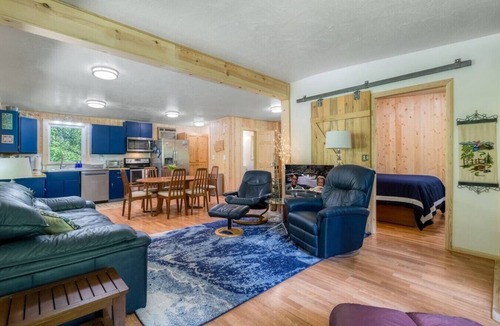 Waitsburg Cabin | Surround Yourself in Nature at Biscuit Ridge Cabin