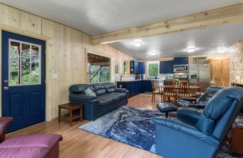 Waitsburg Cabin | Surround Yourself in Nature at Biscuit Ridge Cabin