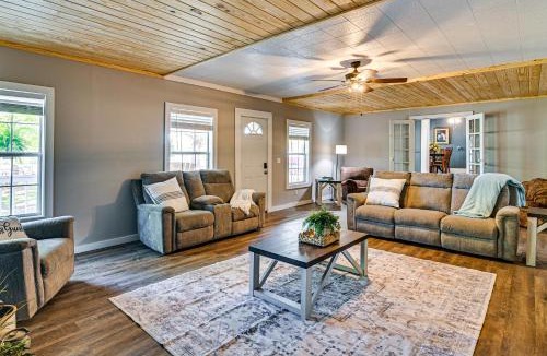 Iuka House | Surrounding Pasture Views! Peaceful Escape in Iuka