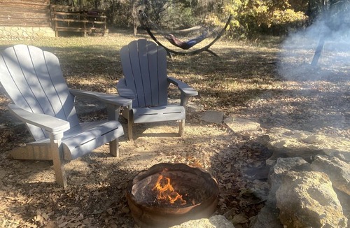 Paluxy Cabin | Sustainable and Pet-Friendly Cabin Perfect for Animal Lovers in Bluff Dale, TX