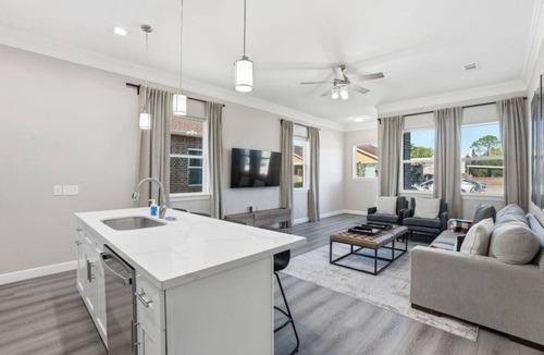 Greater Fondren Southwest House | SW Houston 2BR | King Beds, Conference Table