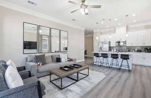Greater Fondren Southwest House | SW Houston 2BR | King Beds, Conference Table