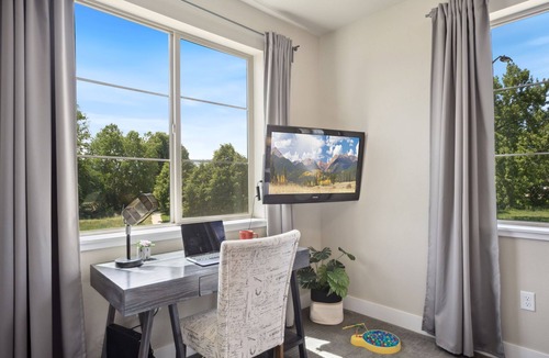 Old Town North House | Swanky Townhome near Old Town, Breweries, & River!