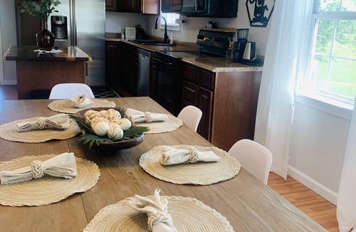 Paris House | Sweet Dreams - Relaxing Ranch Retreat 3Br w/Hot tub
