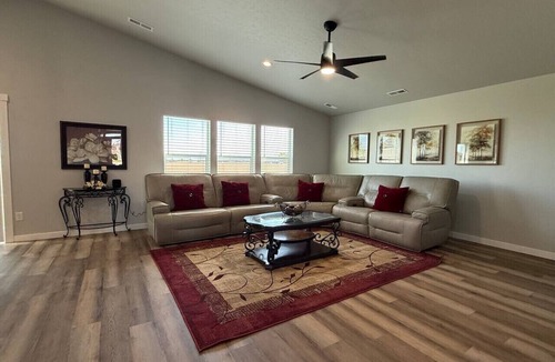 Nampa House | Sweet Esmeralda-FirePit, BBQ, Pets OK, Fenced Yard