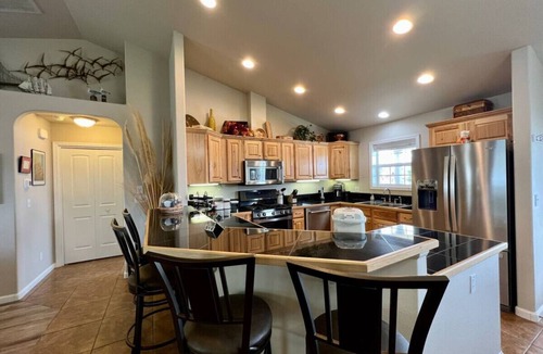 Baker City Apartment | Sweet Retreat, Cozy! 3 Brdm, 2 Bath Home, Local Golfing 50% Off