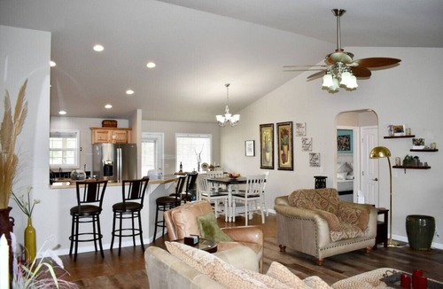 Baker City Apartment | Sweet Retreat, Cozy! 3 Brdm, 2 Bath Home, Local Golfing 50% Off
