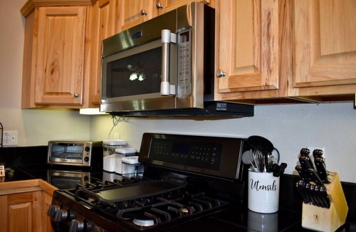 Baker City Apartment | Sweet Retreat, Cozy! 3 Brdm, 2 Bath Home, Local Golfing 50% Off