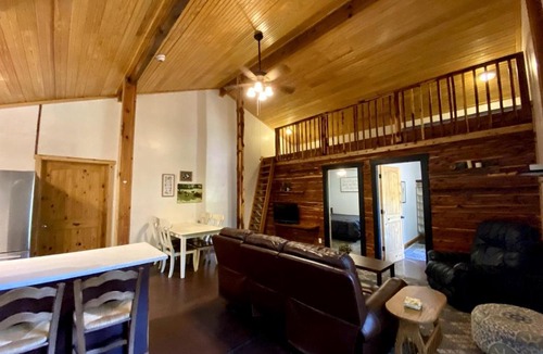 Boles House | Sweet Spacious Loft Perfect for Outdoor and Nature Lovers in Arkansas