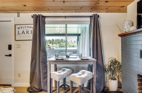 Eatonville Apartment | Tanwax Lake Waterfront Studio w/Private Hot Tub!