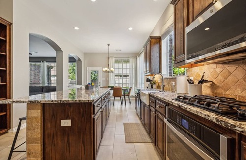 South Arlington House | TCH - Spacious 5bd/3.5ba home in Mansfield w/Off.