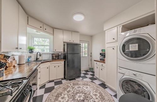 Fort Worth Villa | Tcu-Dickies-2 King Beds-Sleeps 6