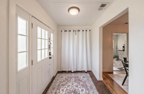 Fort Worth Villa | Tcu-Dickies-2 King Beds-Sleeps 6