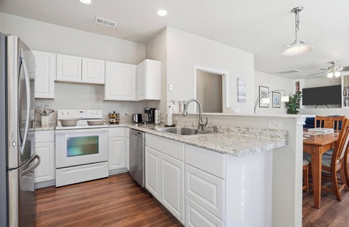 Como House | TCU & Dickies Arena 6 BR Duplex, Sleeps 12