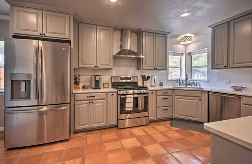 Tech Terrace House | Tech Terrace Retreat-Walk to Tech+Games-BBQ+Patio