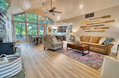 Cookson House | Tenkiller Lake Private Pickleball Court Sleeps 20 Shuffleboard Pool Table 13Beds