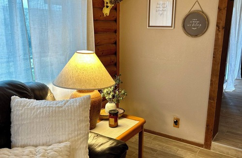 Glendo Cabin | Terrific 1-bedroom cabin in Glendo, perfect for a relaxing rustic ranch getaway.