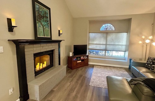 Taylor Ranch House | Terrific 3-bedroom Safe renovated townhome IAlbuquerque FIRST FLOOR MASTER SUITE