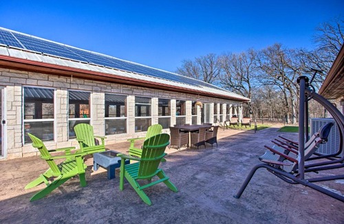 Albany House | Texas Abode with Pool about 25 Miles to Lake Texoma!