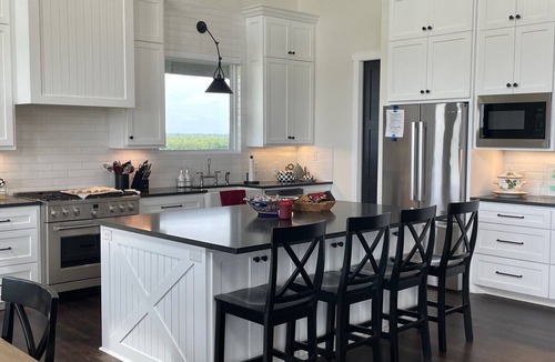 Gober House | Texas Farmhouse/Ranch on 150 Acres - NEW CONSTRUCTION - Sleeps 18