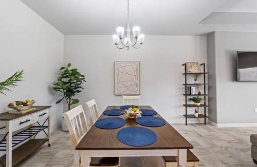 Chamberino House | Texas Modern 4BR 3BA Home Gazebo Spacious Yard Villa