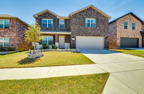 Fort Worth House | Texas Retreat w/Patio Near Kayaking & Golfing!