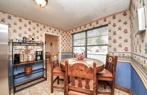 Channelview House | Texas-Themed 2BR Retreat | EV Charger | Sleeps 8