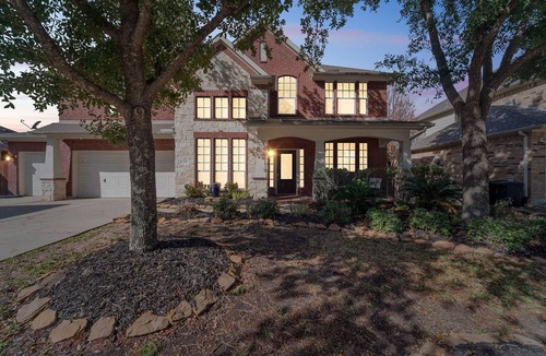 Klein House | Texas Themed Modern Spacious Getaway w/Hot Tub & Games - PETS - Mid Term Stays