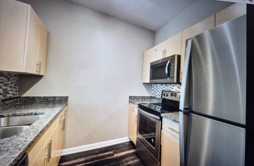 Legacy Park Apartment | The Aqua Suite W king bed/pool/gym/walk to legacy west